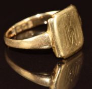 An 18ct gold signet ring, 4.4g, size P