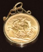 1911 George V gold full sovereign, in 9ct gold pendant mount, 9.2g