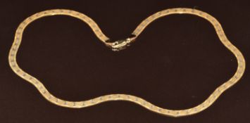 A 9ct gold bi-coloured ribbon necklace with star pattern, 8.3g, 46cm