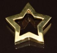 An 18ct gold star pendant, 3g, 3cm