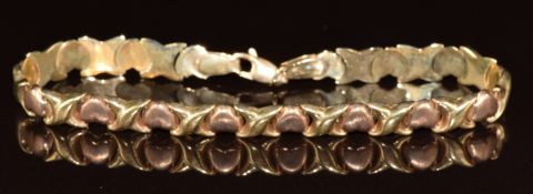 A 9ct gold bi-coloured bracelet in heart and kisses design, 5g, 18cm