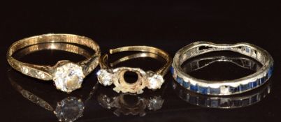 A 9ct gold ring set with cubic zirconia (2g, size R) and two damaged rings