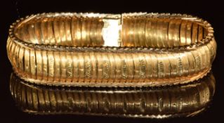 Italian 18ct gold mid-century bracelet made up of curved overlapped links, 40.4g, 20cm