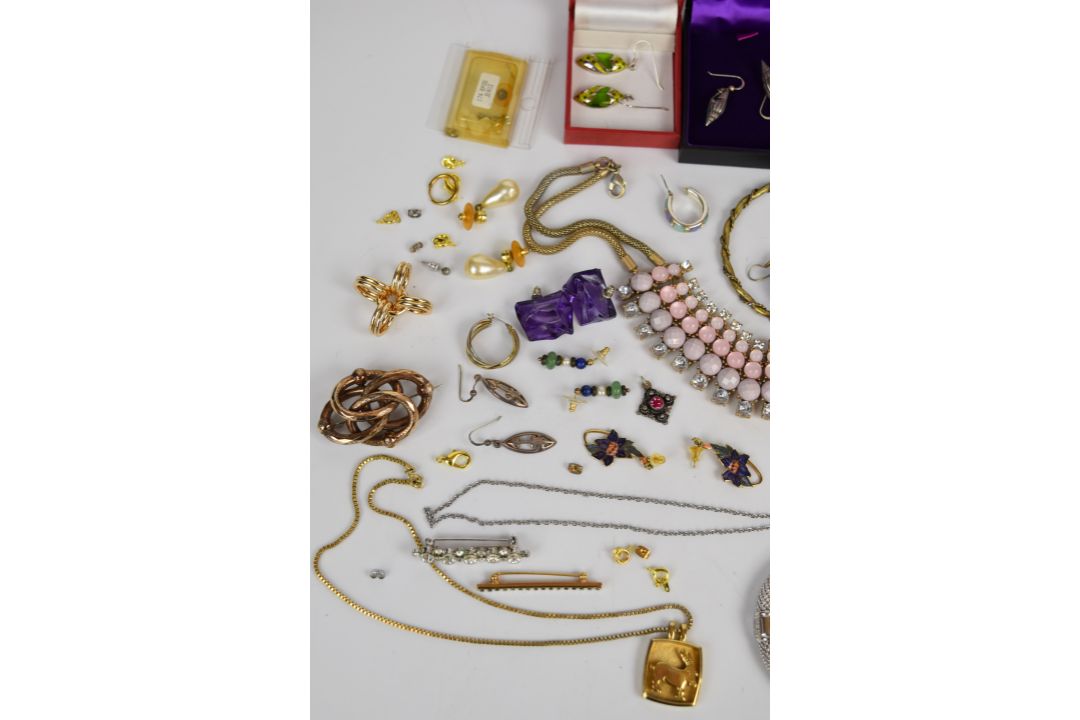 A collection of jewellery, some silver including earrings and necklace, Victorian brooch, etc - Image 2 of 3
