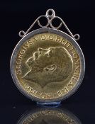 1915 George V gold full sovereign in 9ct gold pendant mount, 9.4g