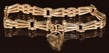 A 9ct gold gate bracelet with 9ct gold heart padlock clasp, 12.9g, 19cm