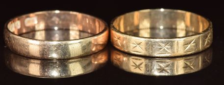 Two 9ct gold wedding bands / rings, 4.6g, size S