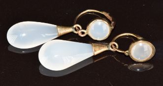 Victorian pair of earrings set with chalcedony, 4.3g, 3.7cm