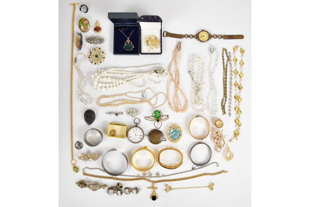 A collection of jewellery including vintage spider brooch, diamanté necklace, Coro bracelet, vintage - Image 1 of 9