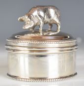 Modern novelty hallmarked silver trinket pot with pig finial to the lid, London 2003, maker's mark
