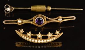 Edwardian 9ct gold brooch in the form of a crescent and stars set with seed pearls, a 9ct gold