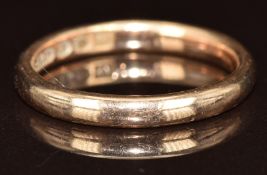A 9ct gold wedding band / ring, 3g, size O