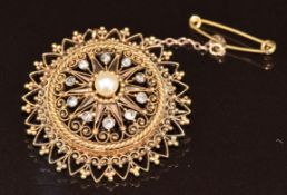 A 14k gold filigree brooch set with rose cut diamonds and a pearl to the centre, 6.8g, 2.7cm