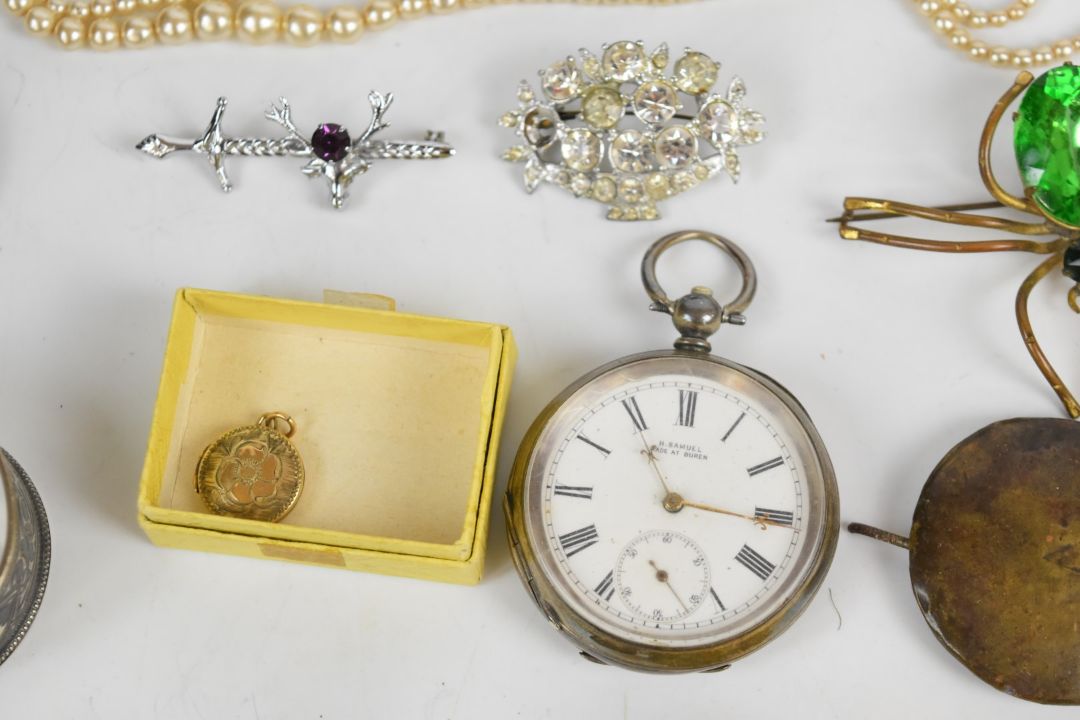 A collection of jewellery including vintage spider brooch, diamanté necklace, Coro bracelet, vintage - Image 6 of 9