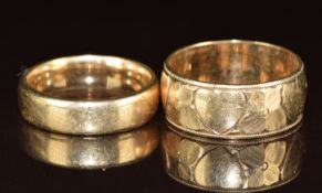 A 9ct gold wedding band / ring with engraved floral and heart decoration (size P), and a 9ct gold