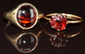 Two 9ct gold rings set with garnets, 6.3g, size Q