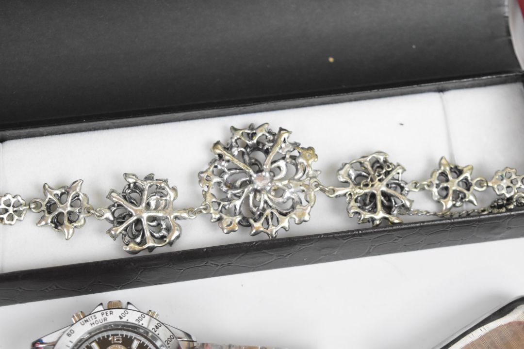 A collection of jewellery, some silver including bangle, mirror, two rings, cigarette case, brooch - Image 5 of 7