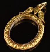 A yellow metal locket / pendant, 4.7g, 3.3 x 2.2cm