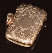 Edwardian 9ct gold vesta with engraved scrolling design, Chester 1901, 12.8g
