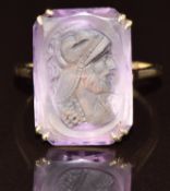 A 9ct gold ring set with an amethyst intaglio depicting a warrior, 4.4g, size P