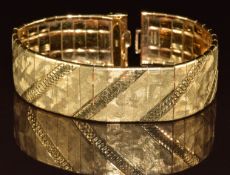 Eurowed 9ct gold bracelet with textured decoration, 25.8g, 17.5cm