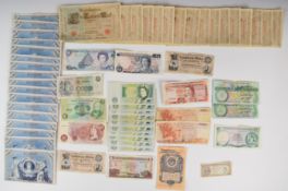 World banknotes to include German inflationary (some consecutive), nine Somerset £1 notes, Cayman