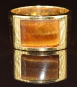 An 18ct gold signet ring set with tiger's eye, 13g, size N