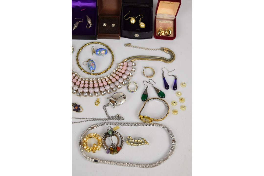 A collection of jewellery, some silver including earrings and necklace, Victorian brooch, etc - Image 3 of 3