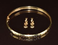 A 10k gold bangle (6.1g, 6cm) and two 14k gold pendants (1.1g)