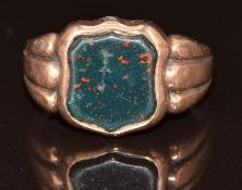 Victorian 9ct rose gold signet ring set with bloodstone, Chester 1896, 5g, size N