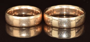 Two 9ct gold wedding bands / rings, 13.9g, sizes T & L