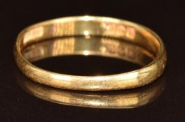 A 22ct gold wedding band / ring, 2.2g, size R