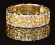 An 18ct gold bi-coloured ring with a textured finish, 9.6g, size Q