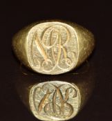 An 18ct gold signet ring, 9.7g, size F