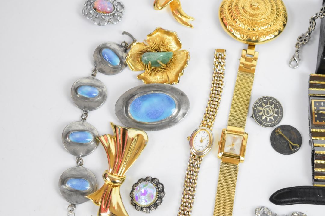 A collection of jewellery, some silver including bangle, mirror, two rings, cigarette case, brooch - Image 7 of 7