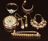 A 15ct gold curb link brooch (2.6g), a pair of 9ct gold earrings (1.1g), 9ct gold and silver ring, a
