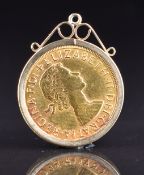 1958 Elizabeth II gold full sovereign in 9ct gold pendant mount, 9.4g