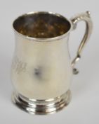 Georgian hallmarked silver half pint tankard of baluster form, London 1746, maker Robert Collier,