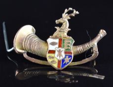 A 9ct gold brooch in the form of a horn and crest set with enamel, 4.6g, 3.2cm
