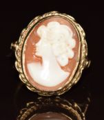 A 9ct gold ring set with a cameo, 4.1g, size J