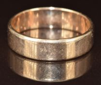 A 9ct gold wedding band / ring, 6.7g, size 3