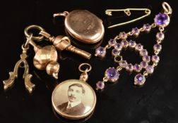 Victorian 9ct gold pendant set with amethysts, a 9ct gold back and front locket, 9ct gold locket,