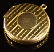 A c1920 9ct gold locket, 4g, 2.5cm