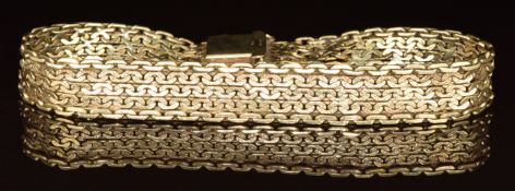 A 9ct gold bracelet, 17.6g, 19.5cm