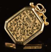 A 9ct gold locket with scrolling decoration, 3.8g, 2 x 2.6cm