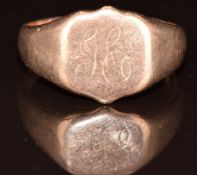 A 9ct rose gold signet ring, Birmingham 1942, 4.3g, size O