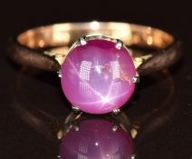 A 9ct gold ring set with a star sapphire, 2.7g, size M