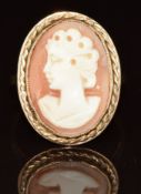 A 9ct gold ring set with a cameo, 4.6g, size M