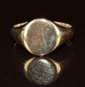 A 9ct gold signet ring, 4.1g, size Q