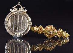 A 15ct gold brooch set with a rose cut diamond (3g, Birmingham 1913) together with an Art Deco 9ct